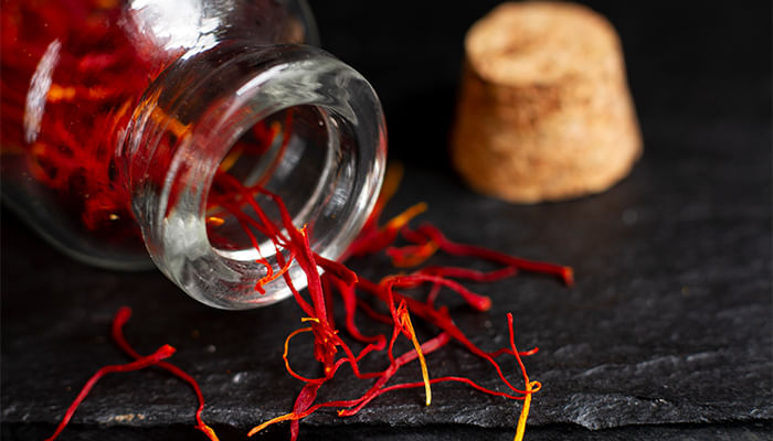 7 Benefits Of Saffron & Its Side Effects