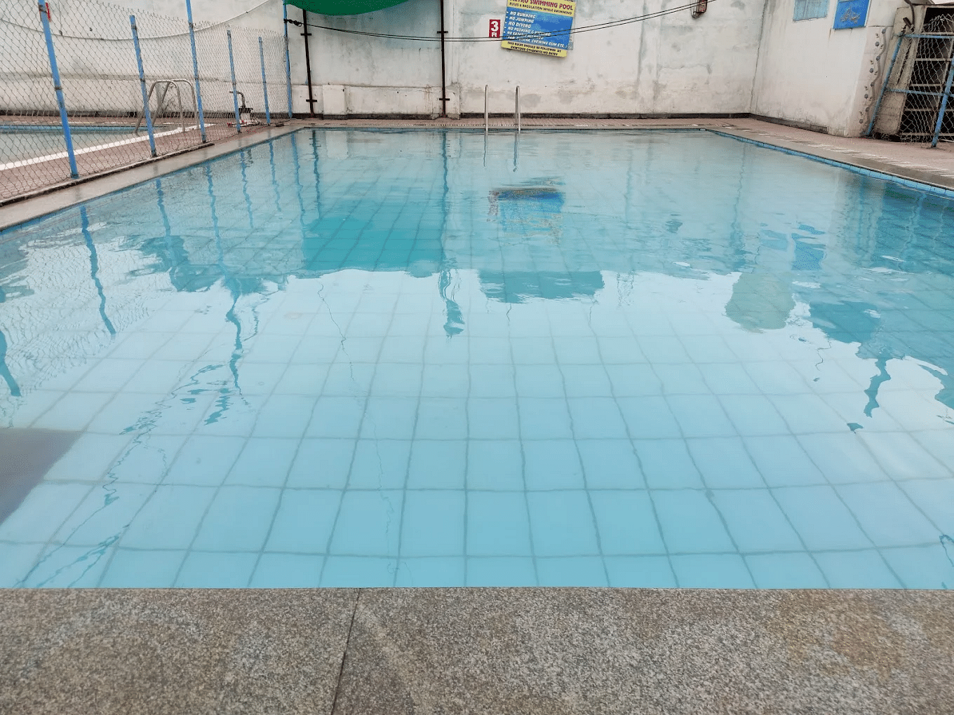 METRO SWIMMING POOL Vattepally